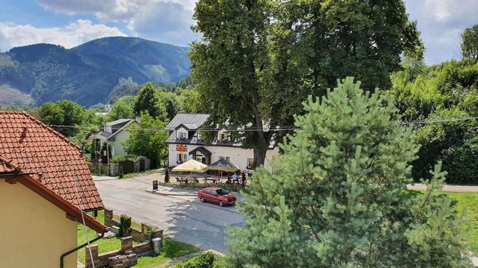 Hotel Pizzeria Alžbetka Strecno Esterno foto