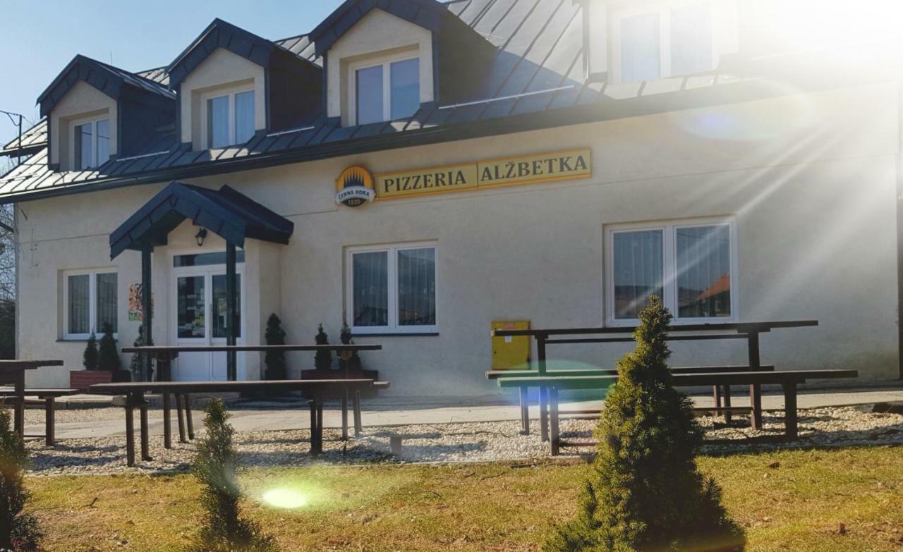 Hotel Pizzeria Alžbetka Strecno Esterno foto