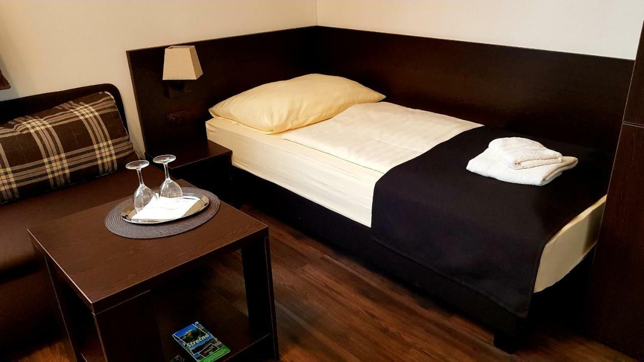 Hotel Pizzeria Alžbetka Strecno Esterno foto