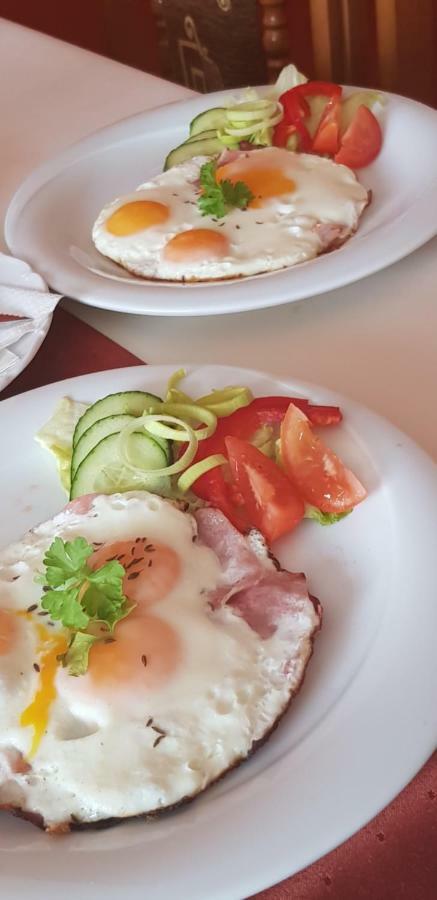 Hotel Pizzeria Alžbetka Strecno Esterno foto